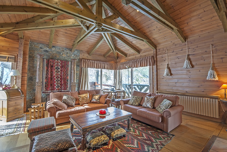 Casas rústicas, acolhedoras e com vistas incomparáveis para os amantes da vida na montanha. Casas rústicas, acolhedoras e com vistas incomparáveis para os amantes da vida na montanha.