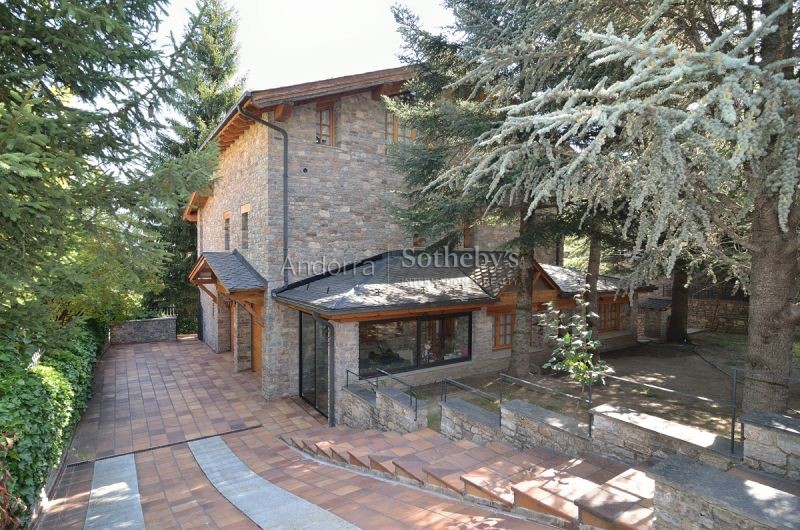 Exclusif villa à vendre avec vues à la montagne agence immobilière à Escàs
