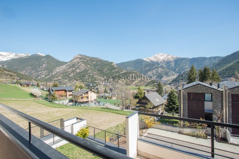 Vues d'Escàs vers le Casamanya maisons et villas à vendre à Escàs Andorre