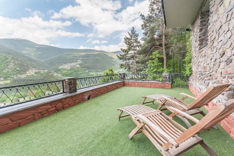 Exclusive chalet on sale with views to the mountain real estate agency in Sispony